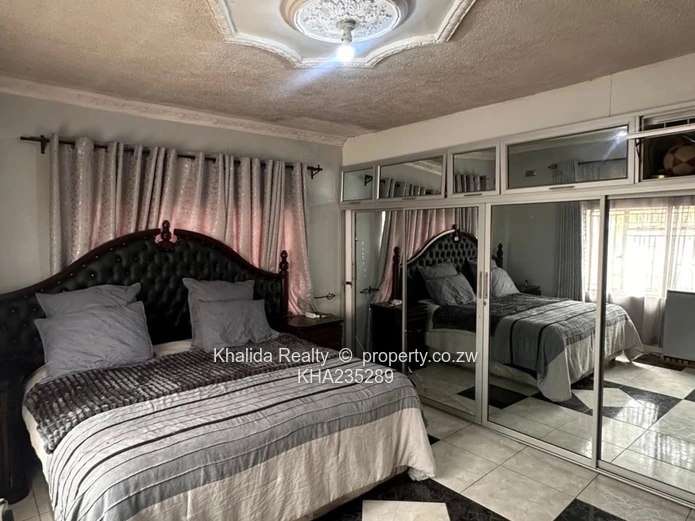 4-Bedroom House for Sale in Glen View 1 Riverside