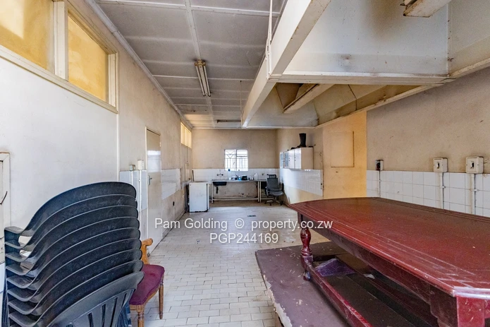 Versatile Industrial Property on 4946sqm