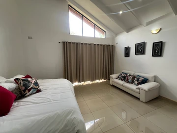 3 Bedroom Flat & Apartment