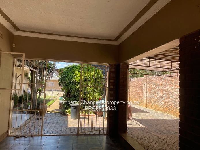 4 bed house with lots of Investments opportunities 