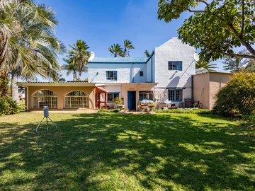6 Bedroom House
