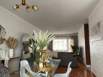 2 Bedroom Flat & Apartment