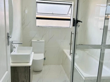 2 Bedroom Flat & Apartment