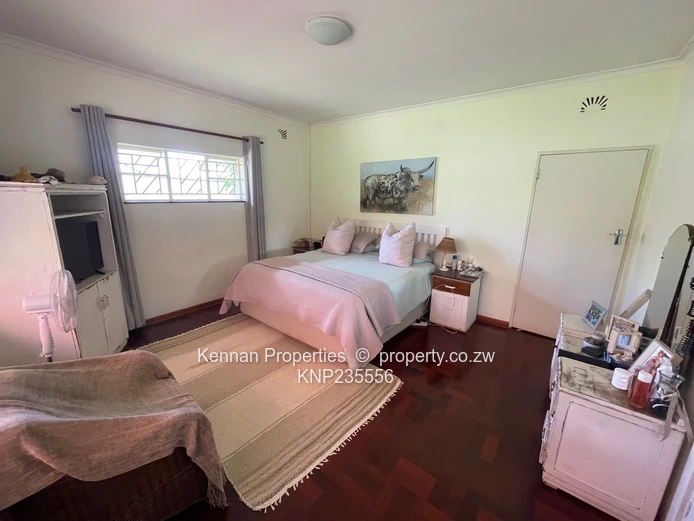 Neat Starter Home In Central Alex Park With Good Power