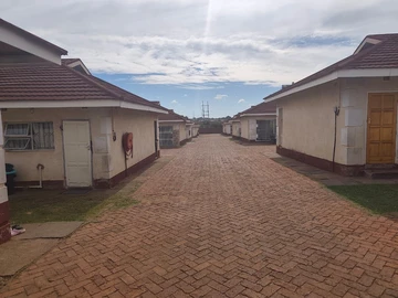 2 Bedroom Flat & Apartment