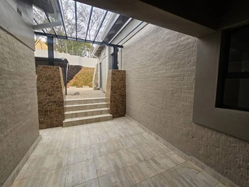 5 Bedroom Flat & Apartment