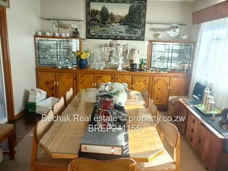 Spacious 4-Bed Home on 1500m² with Flatlet — Northlea