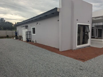 2 Bedroom Flat & Apartment