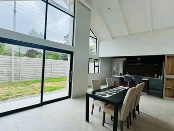 3 Bedroom Flat & Apartment