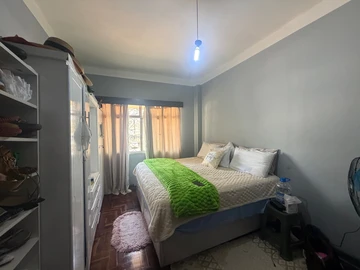 2 Bedroom Flat & Apartment