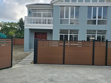 4 Bedroom Flat & Apartment