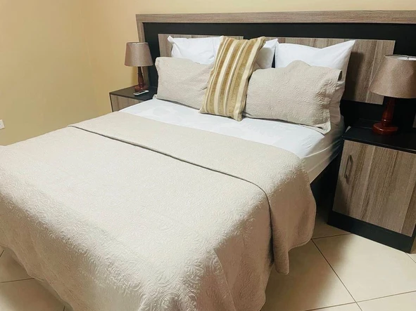 2 Bedroom Flat & Apartment