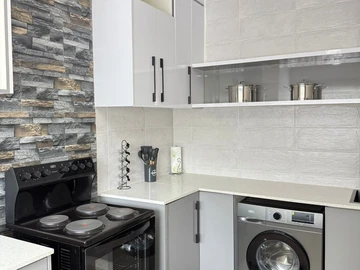 2 Bedroom Flat & Apartment