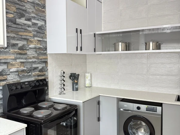 2 Bedroom Flat & Apartment