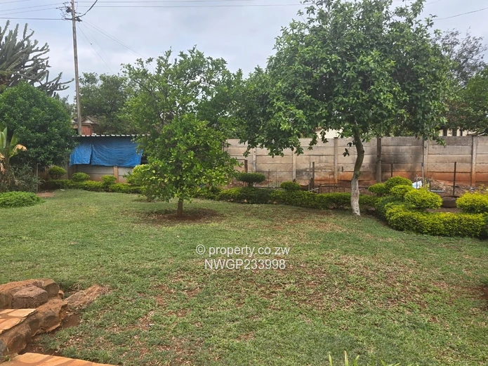 Montrose, Bulawayo South — 3-Bed House on 1600m² with Pool & Borehole