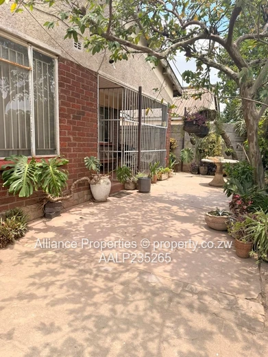 Charming & Well-Maintained Glenora A House with Deeds