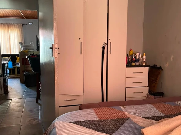 6 Bedroom House