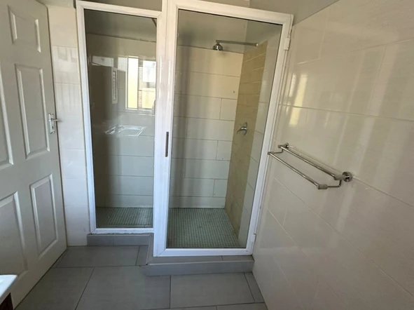 3 Bedroom Flat & Apartment