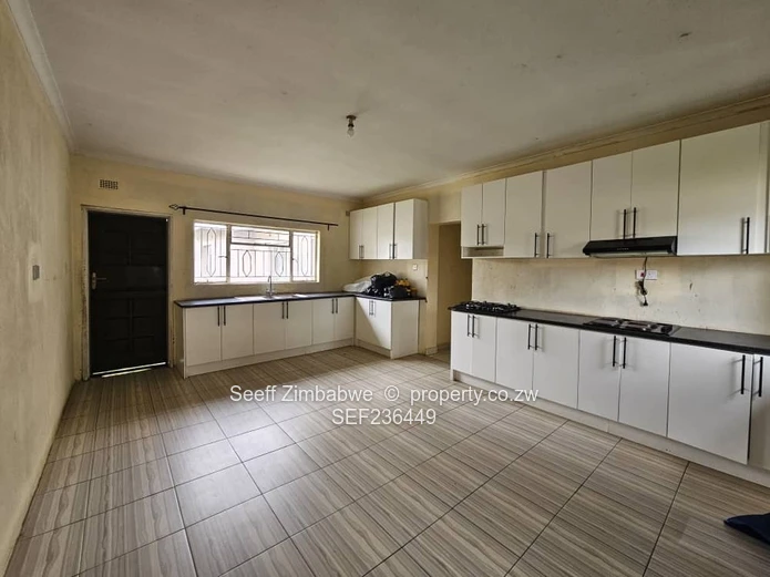 Exclusive 5-Bedroom Residence With Premium Amenities In Monavale 