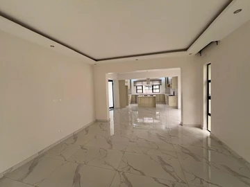 3 Bedroom Flat & Apartment