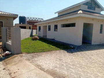 4 Bedroom Flat & Apartment