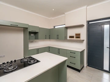 2 Bedroom Flat & Apartment