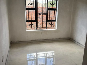 2 Bedroom Flat & Apartment