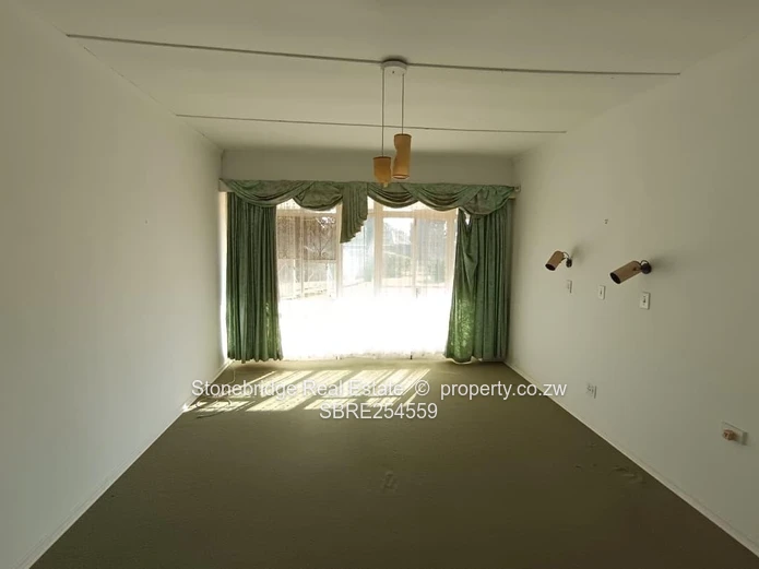 3 Bedroom House in Hillside For Sale