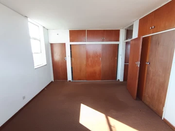 2 Bedroom Flat & Apartment