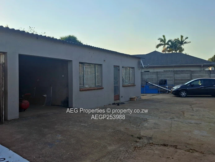 Mount Pleasant 3-Bed Home — Large Yard & Borehole