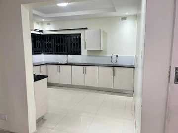 2 Bedroom Flat & Apartment