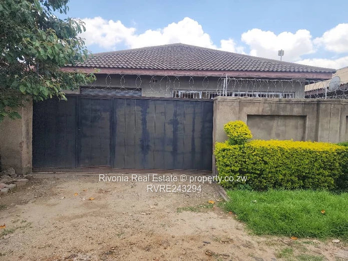 Spacious 4 Beds Glen View Home — Garage & Water Tank (Sole Mandate)