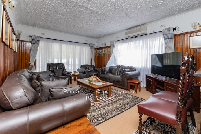 The Complete Family Estate In The Heart Of Greengrove (Sole Mandate)