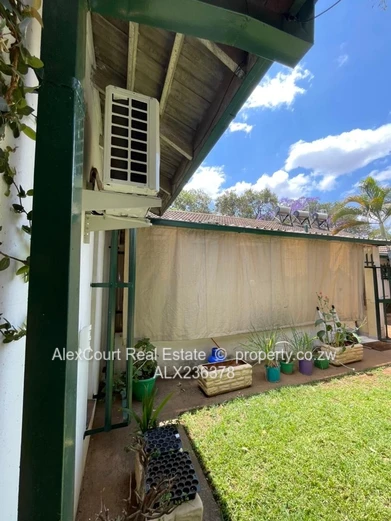 Beautifully Built House In Avondale West