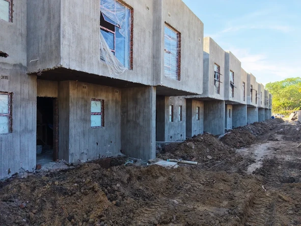 2 Bedroom Flat & Apartment