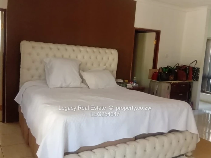 Spacious 6-Bed Home with Open-Plan Living & Borehole — Borrowdale Brooke