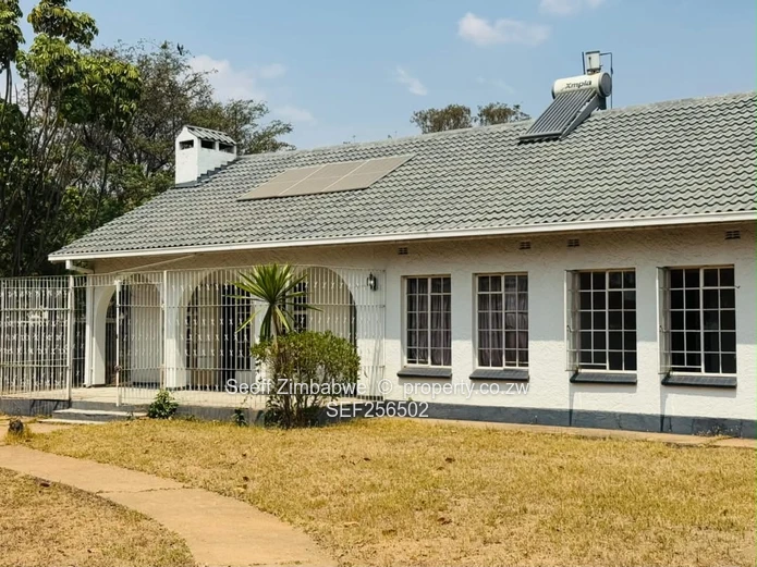 3-Bedroom Family Property On Over 1 Acre