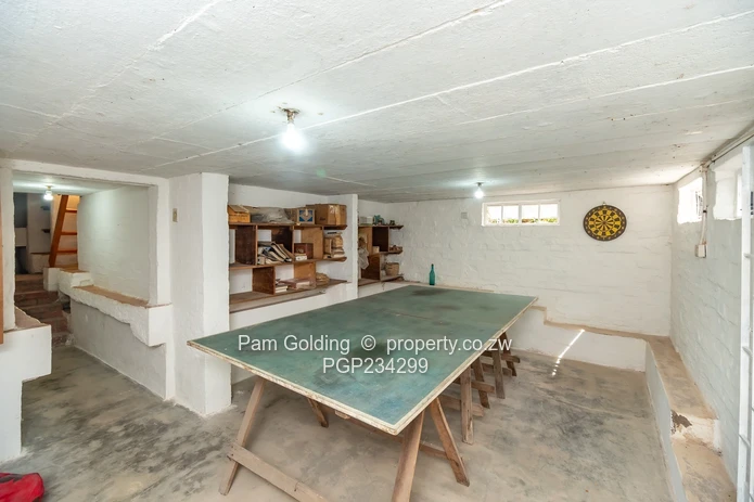 Spacious Family Home on Prime Rolf Valley Acreage (Sole Mandate)