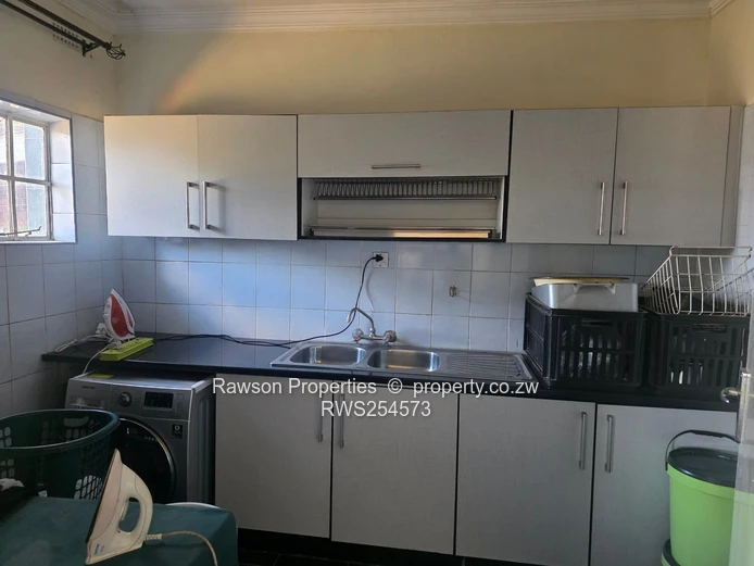 Glen Lorne: 5-Bed Family Home on 5965m² — Pool & Borehole (Sole Mandate)