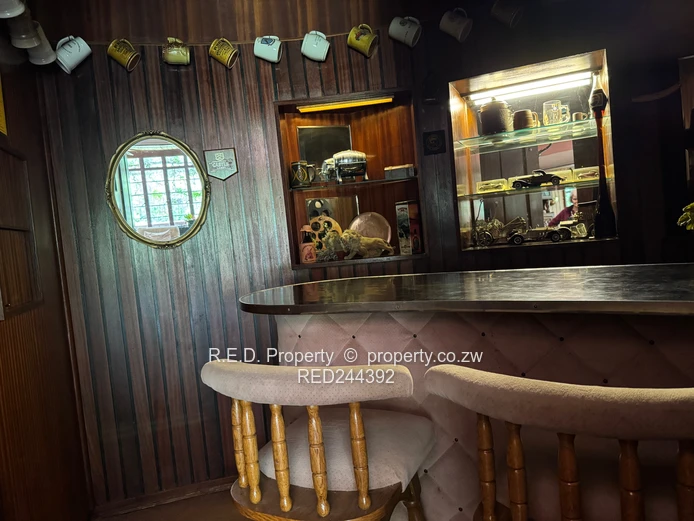 Stunning Family Residence In Hillside!