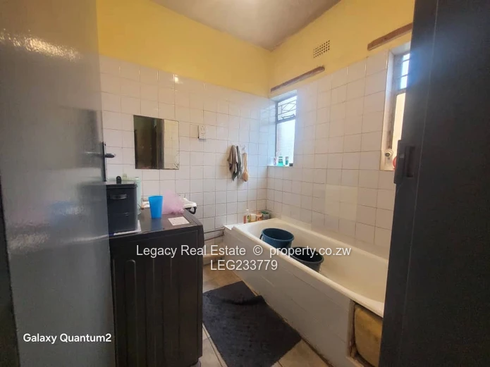 Waterfalls Prospect – 3-Bedroom Flat for Sale
