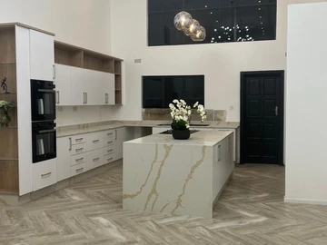 4 Bedroom Flat & Apartment