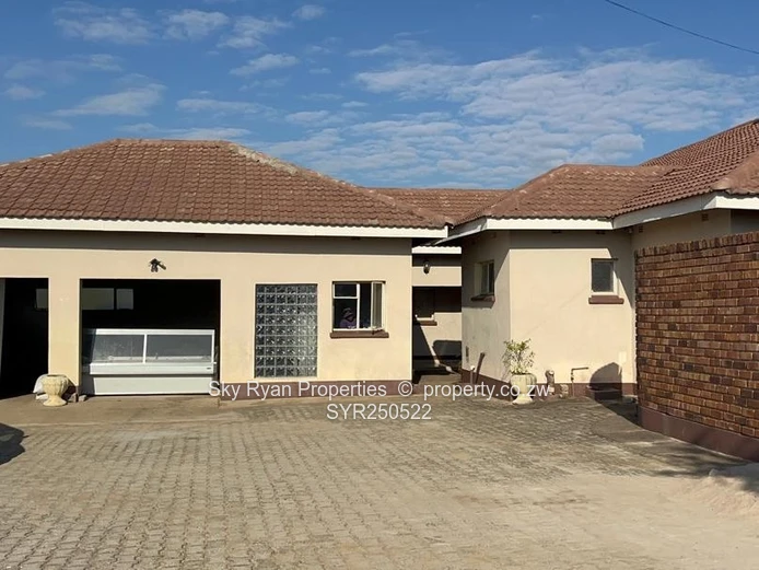 FOR SALE  Gweru Southview HOUSE FOR SALE 