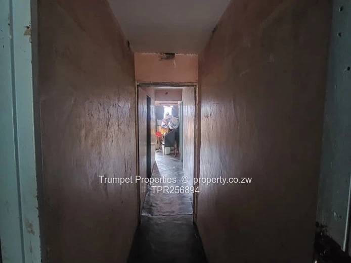 Glen Norah 4BR Home with Borehole & Yard — Fixer