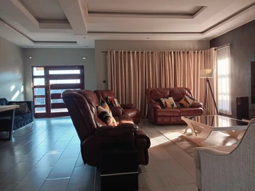 3 Bedroom Flat & Apartment