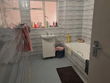 3 Bedroom Flat & Apartment