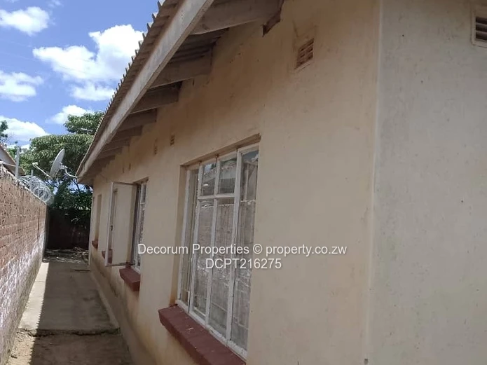 Charming 3-Bedroom Home in Damofalls with Modern Comforts