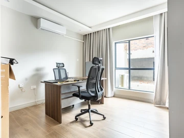 2 Bedroom Flat & Apartment