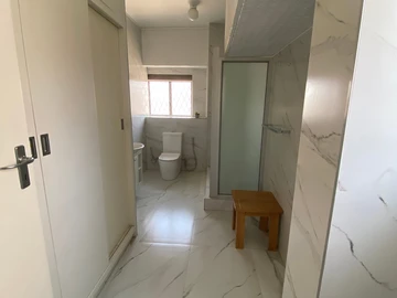 3 Bedroom Flat & Apartment