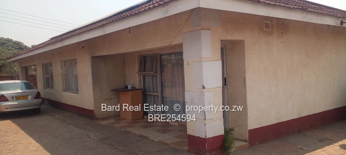 Tynwald 2-Bed Garden Flat — Borehole & Paved Yard